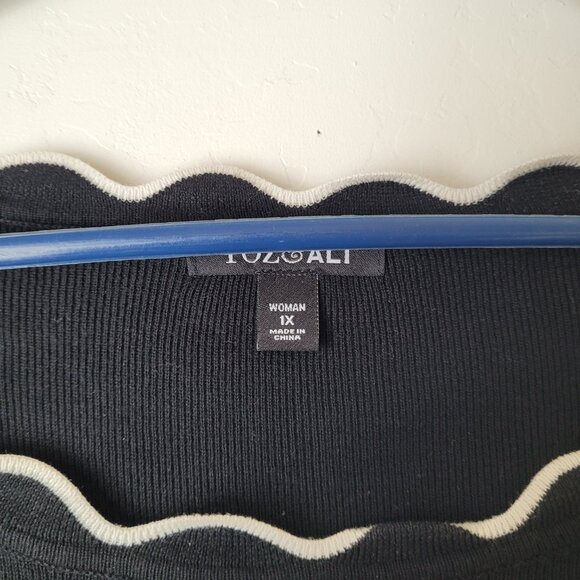 Roz & Ali Scalloped Edge Black Blouse - Picture 4 of 6